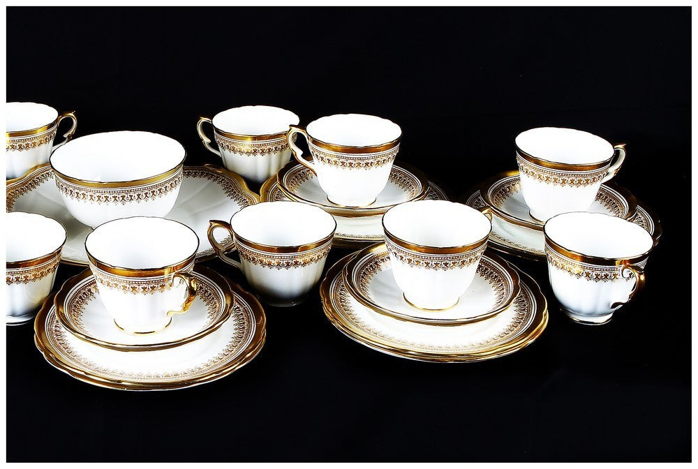 Antico servizio da tè in porcellana del 1800 bianca e oro zecchino