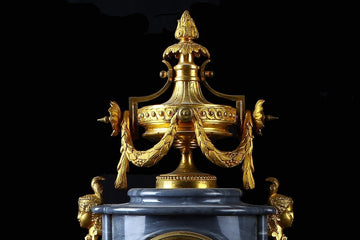 Tris composto da orologio e coppia di candelieri in marmo grigio e bronzi dorati