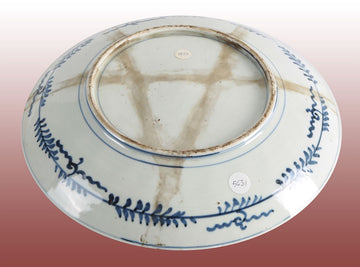 Piatto Imari Giapponese del XIX secolo in porcellana riccamente decorata