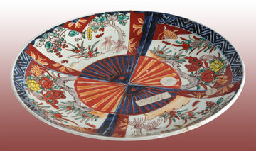 Assiette antique en porcelaine Imari des années 1800 à décors floraux