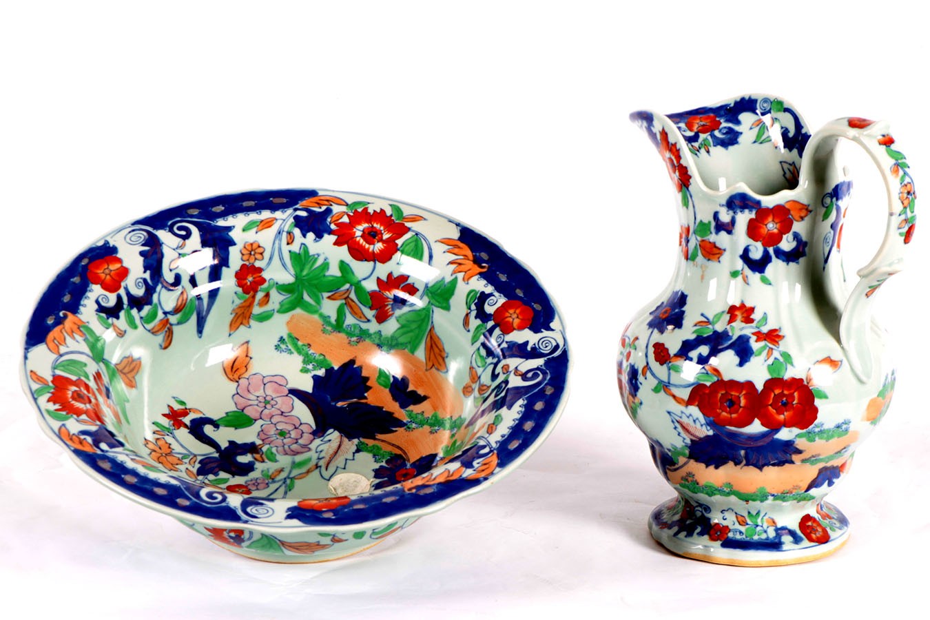 Antique English jug and basin from 1900 in porcelain with chinoiserie decorations
