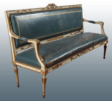 Canapé italien ancien des années 1700, laqué décapé de style Louis XVI