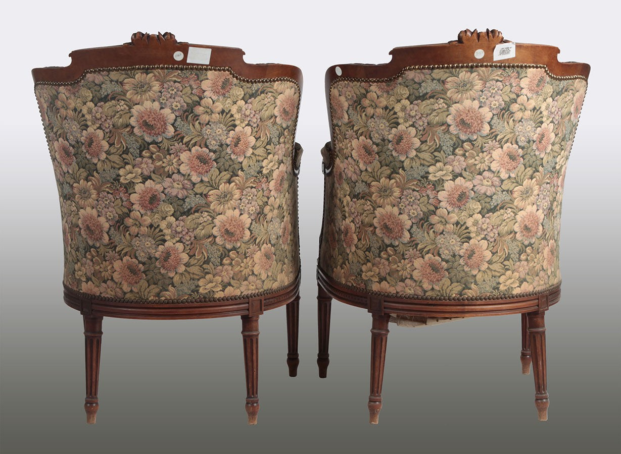 Coppia di antiche poltrone bergere francesi del 1800 in noce Luigi XVI