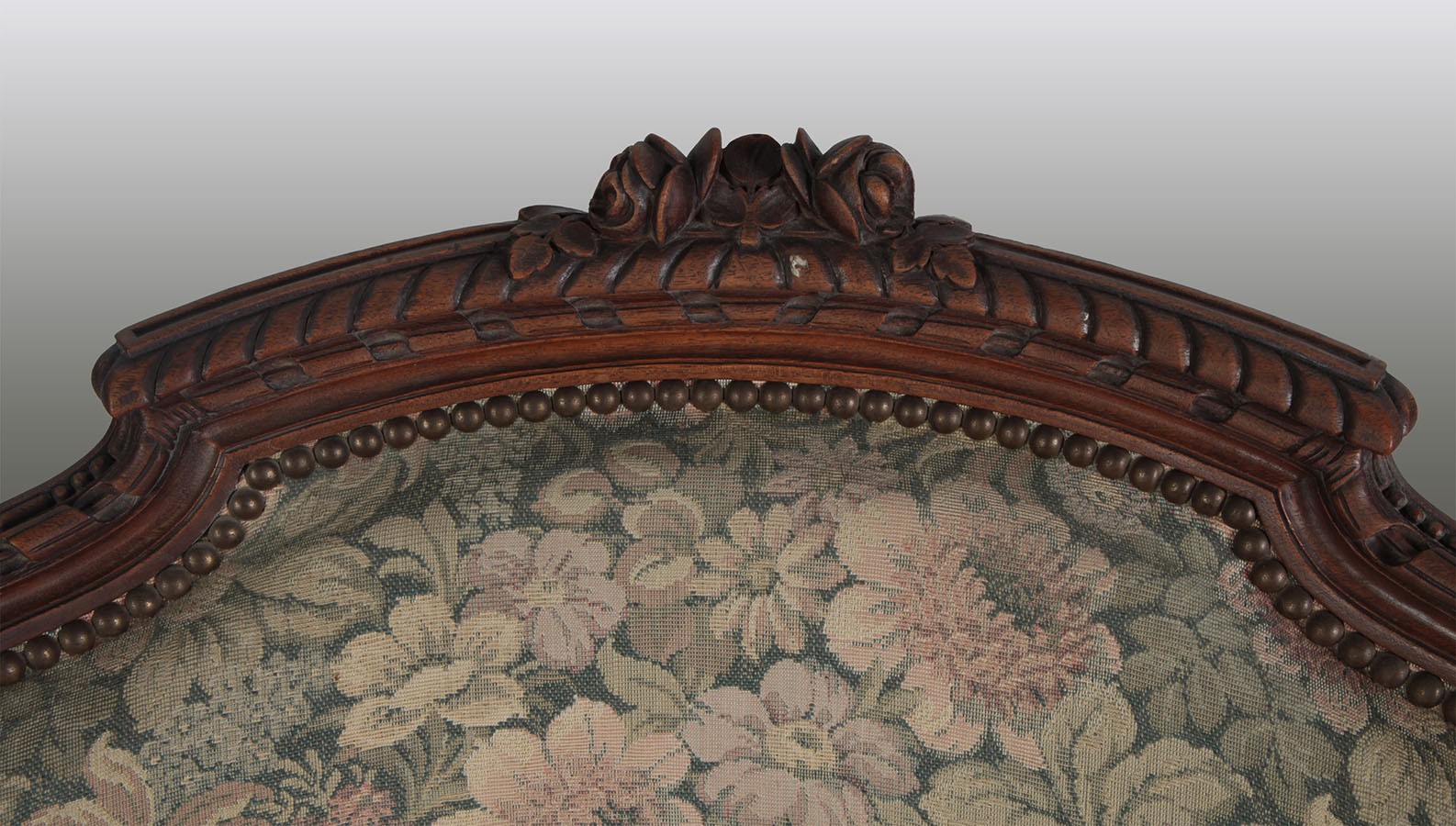 Coppia di antiche poltrone bergere francesi del 1800 in noce Luigi XVI