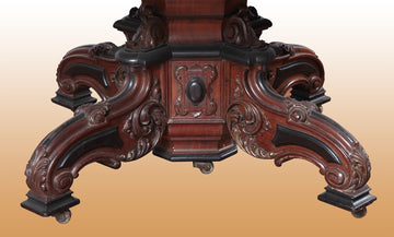 Antique French extendable table from the 1800s in walnut and carvings