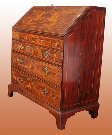 Early 19th century English Regency style Bureau Writing desk in mahogany wood with rich inlays