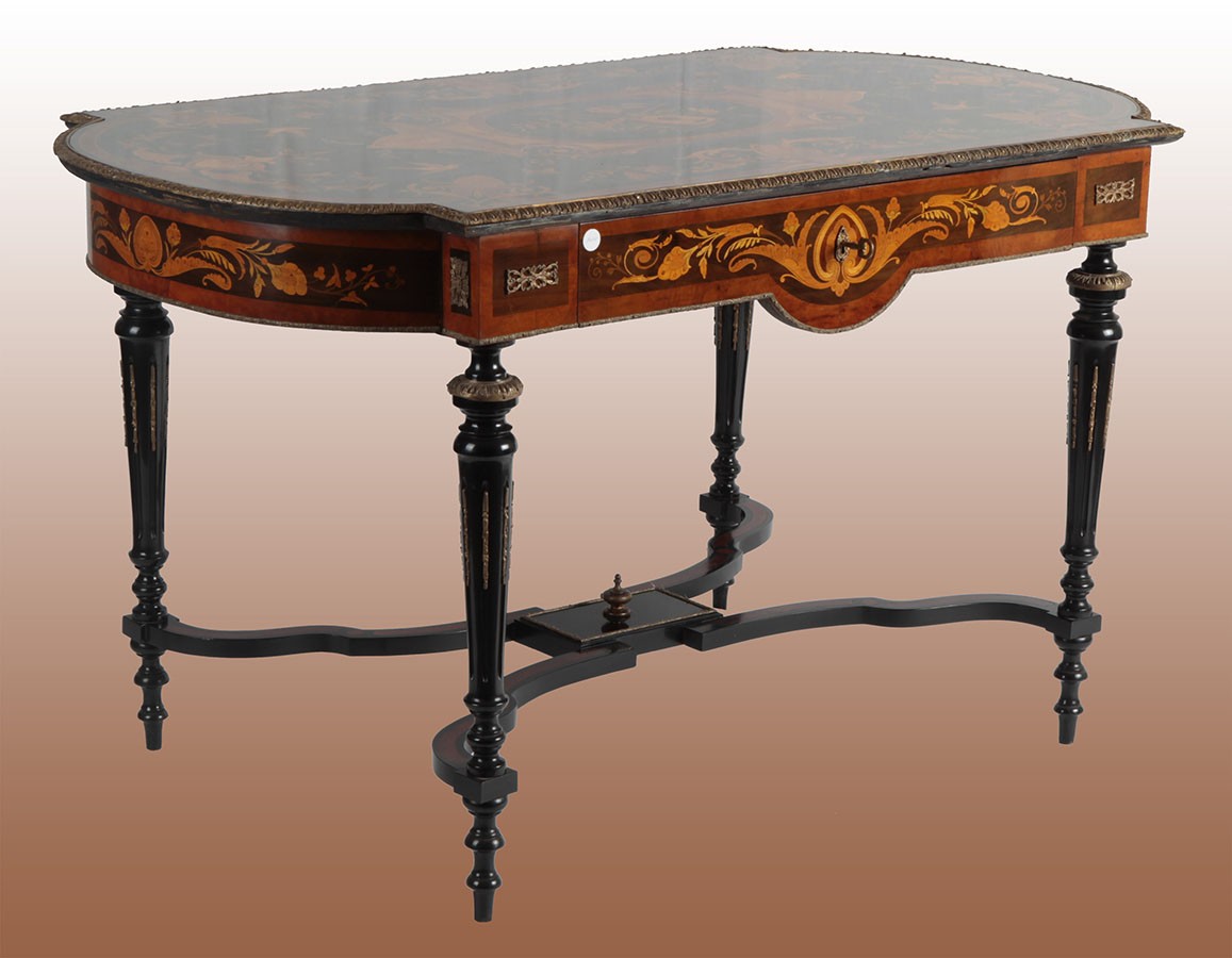 Antico tavolino francese del 1800 da salotto in ebano con intarsi 