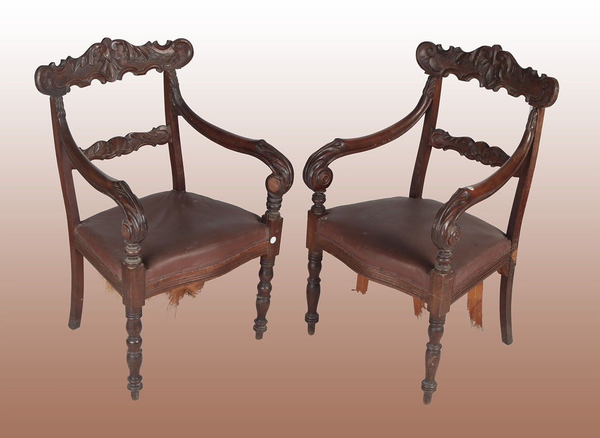 Poltrone francesi del 1800 con ricchi motivi di intaglio