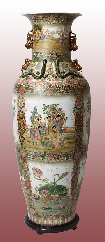Grande vaso in porcellana cinese riccamente decorato
