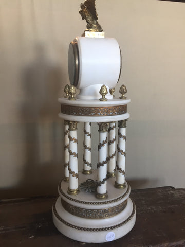 Pendule de table antique française en marbre blanc de style Empire des années 1800