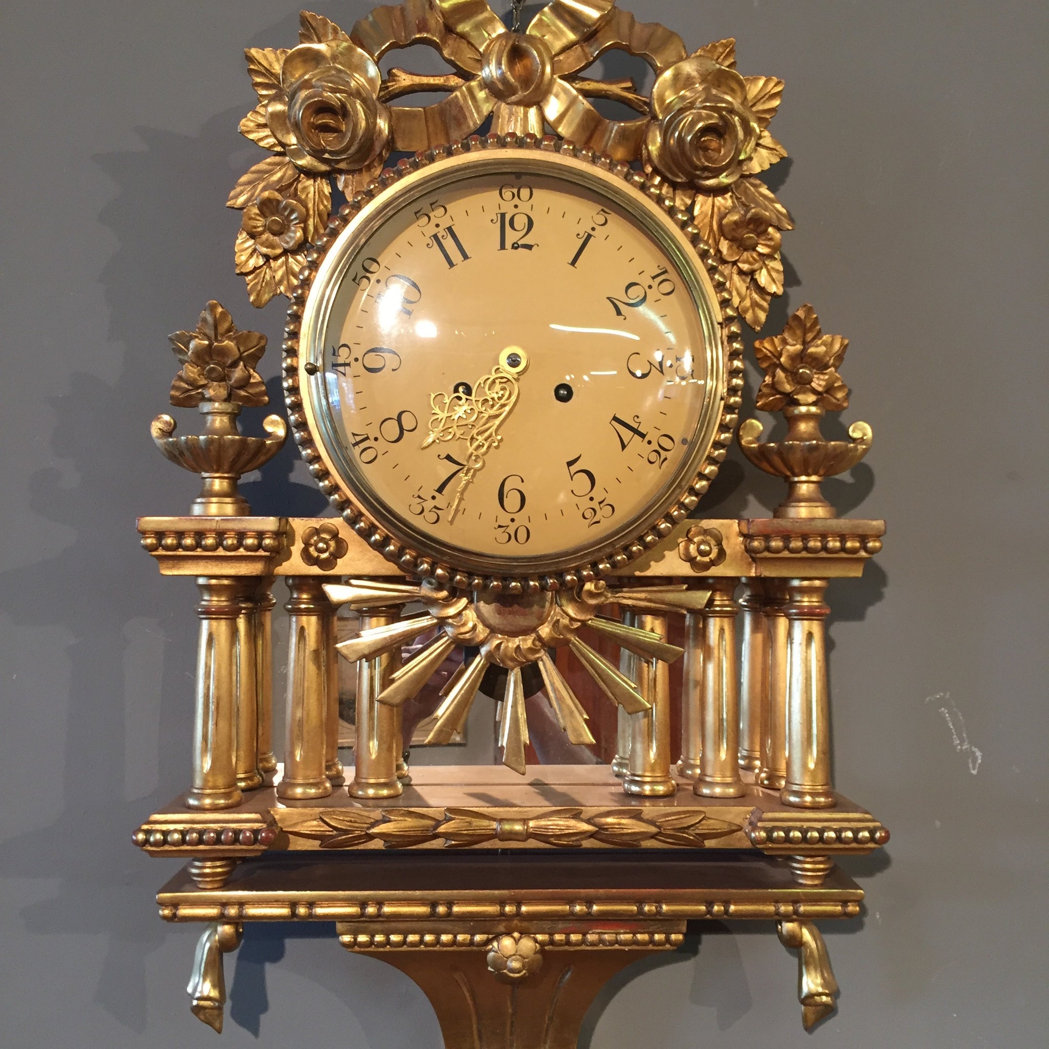 Orologio dorato da parete