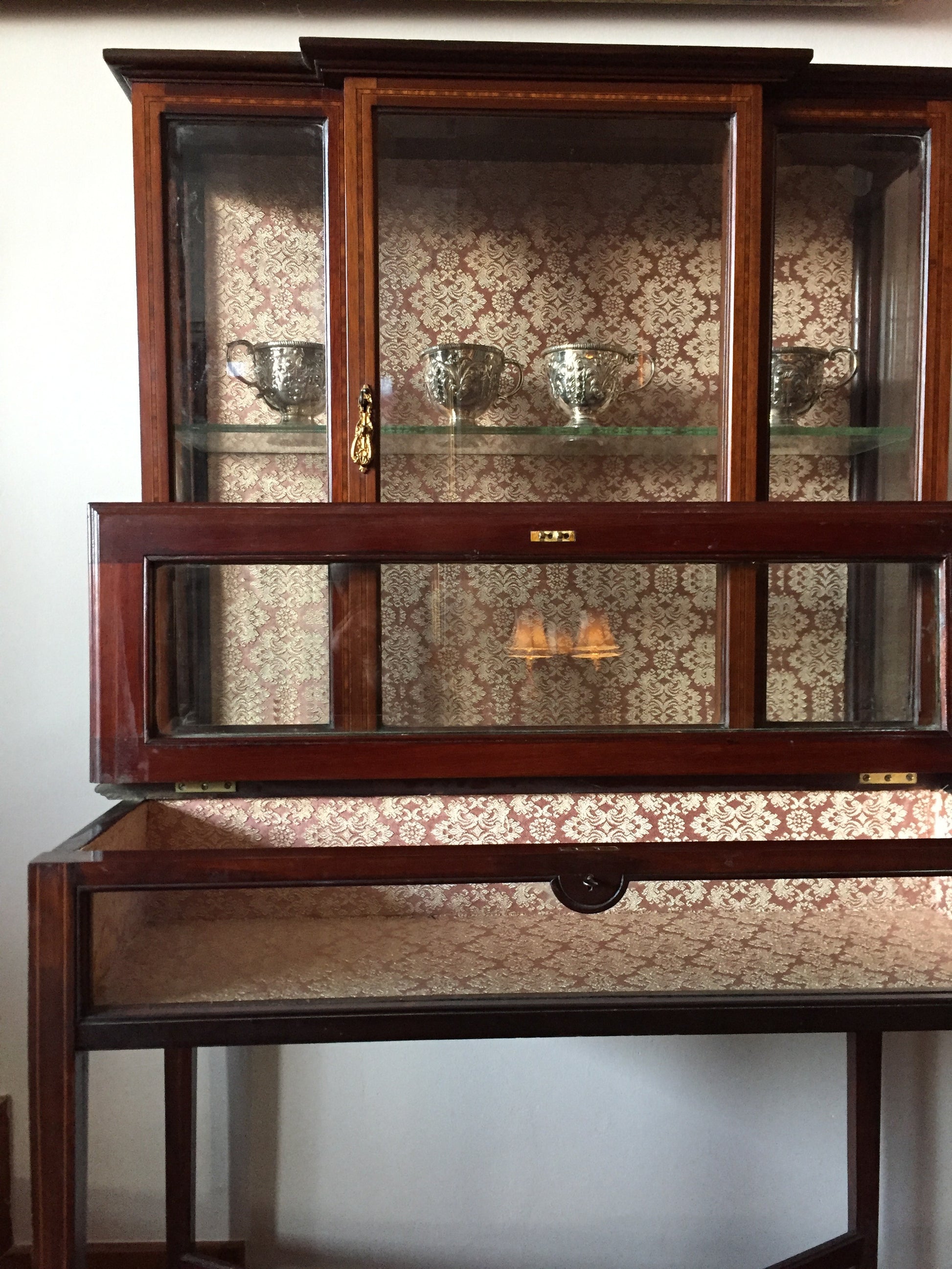 Antica vetrinetta inglese 1800 in mogano stile vittoriano intarsiata