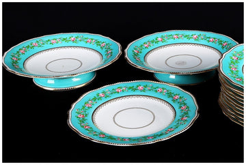 Service à dessert ancien en porcelaine anglaise décoré en vert et or