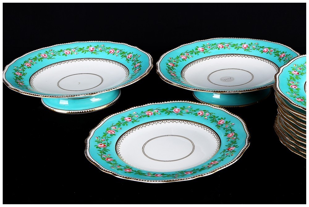 Antico servizio da dolce in porcellana inglese decorata verde e oro
