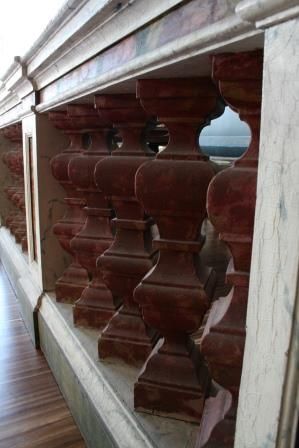 Balausta italiana in legno marmorizzato di fine 1700 inizio 1800