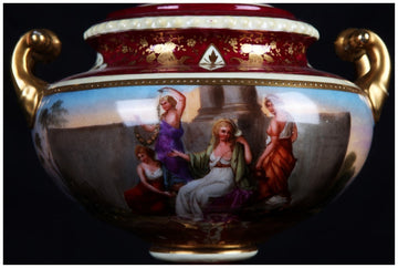 Vase et couvercle amphore antique en porcelaine de Vienne peinte en rouge