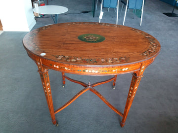 Petite Table ovale Sheraton en bois satiné avec peintures florales anglaises du 19ème siècle