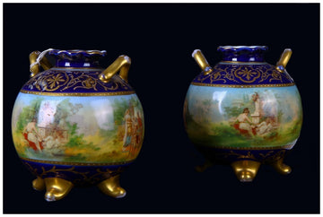 Paire de petits vases viennois anciens de forme sphérique inhabituelle
