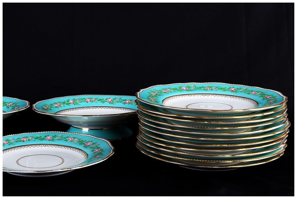 Antico servizio da dolce in porcellana inglese decorata verde e oro