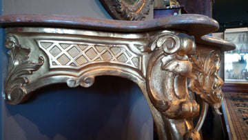 Console française ancienne des années 1800 en bois sculpté et doré avec marbre