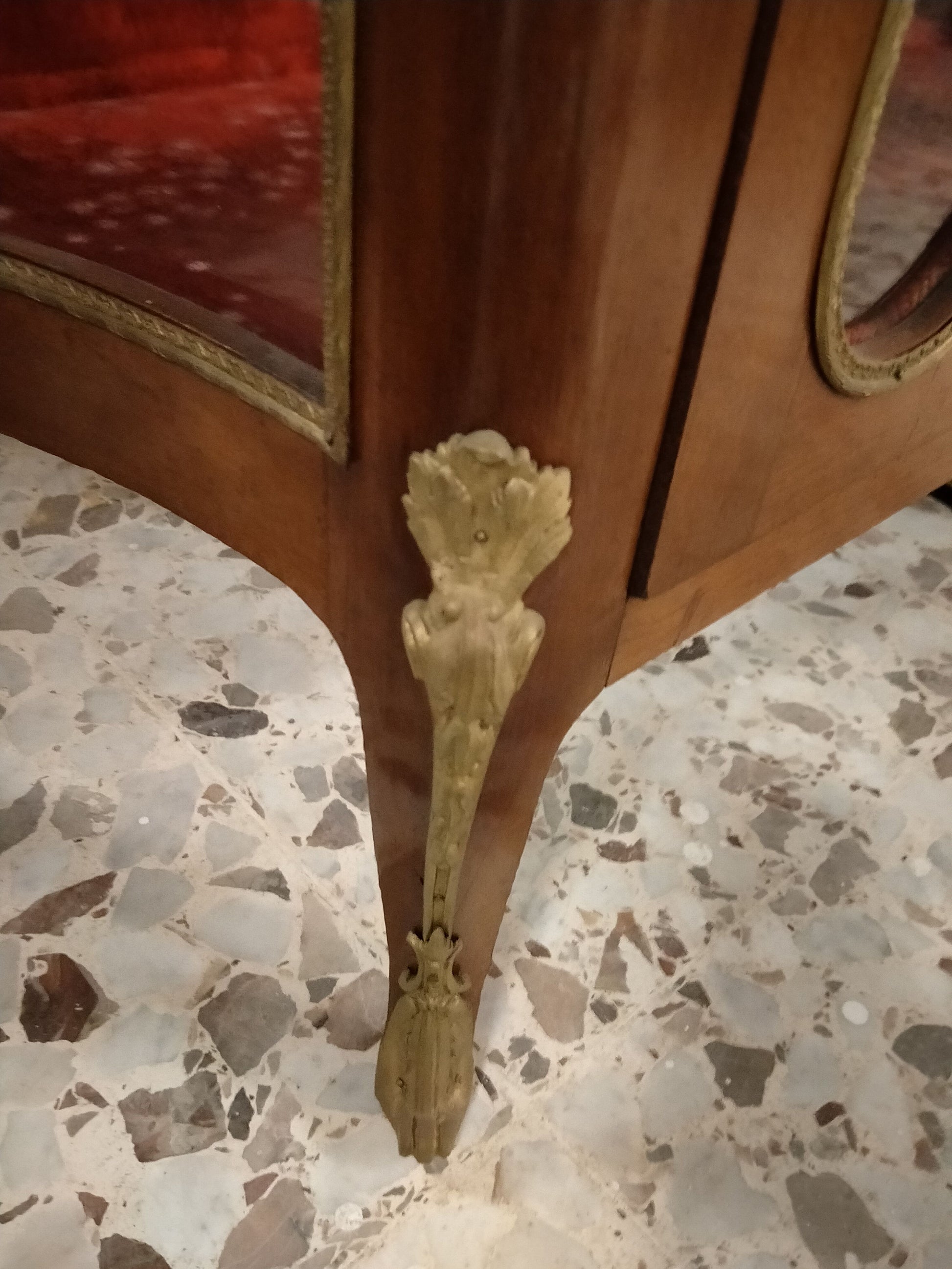 Antica vetrinetta Parigina francese del 1800 in mogano bronzi e marmo