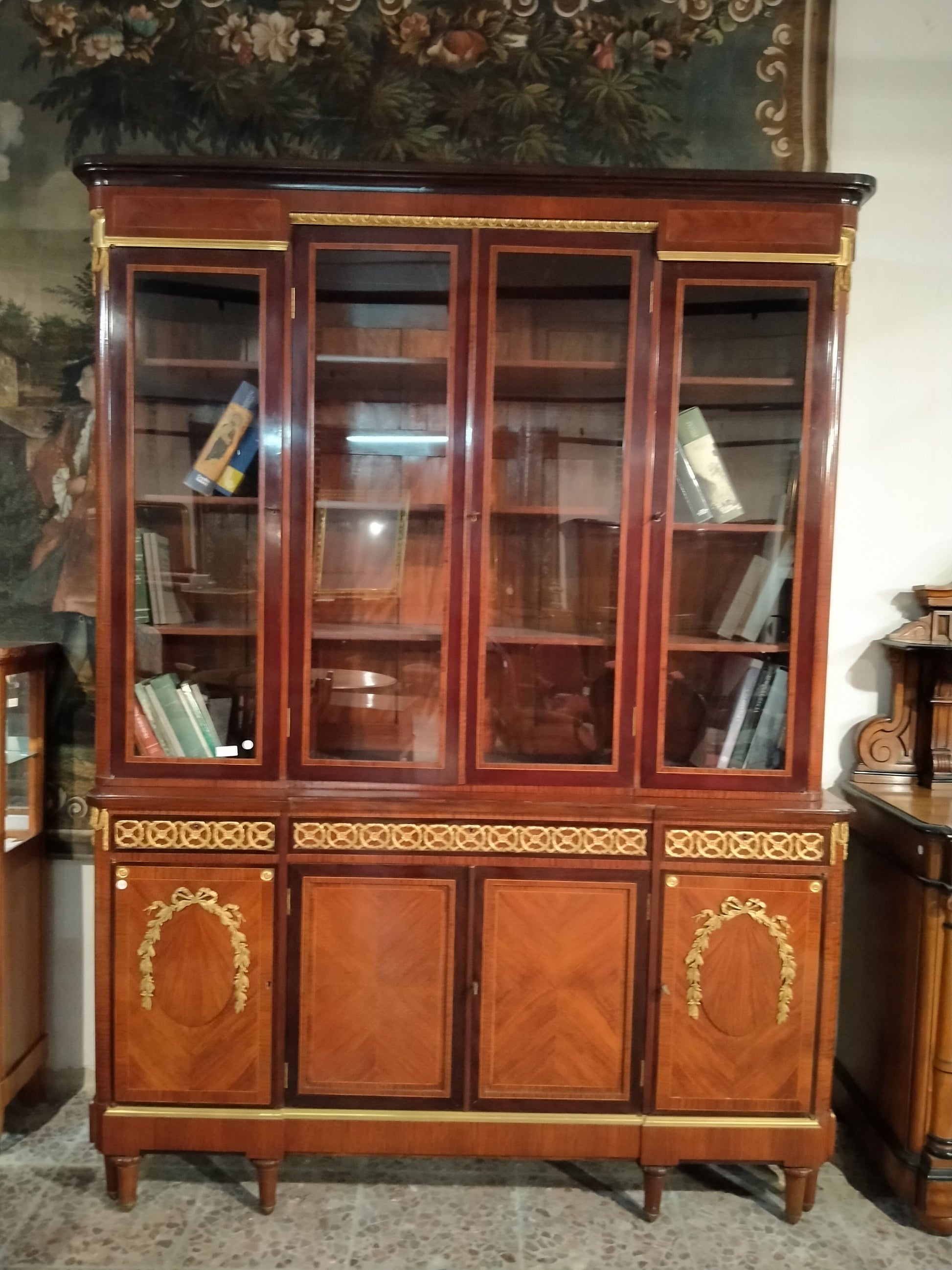 Antica grande libreria vetrinetta francese Luigi XVI 1800 in mogano biondo