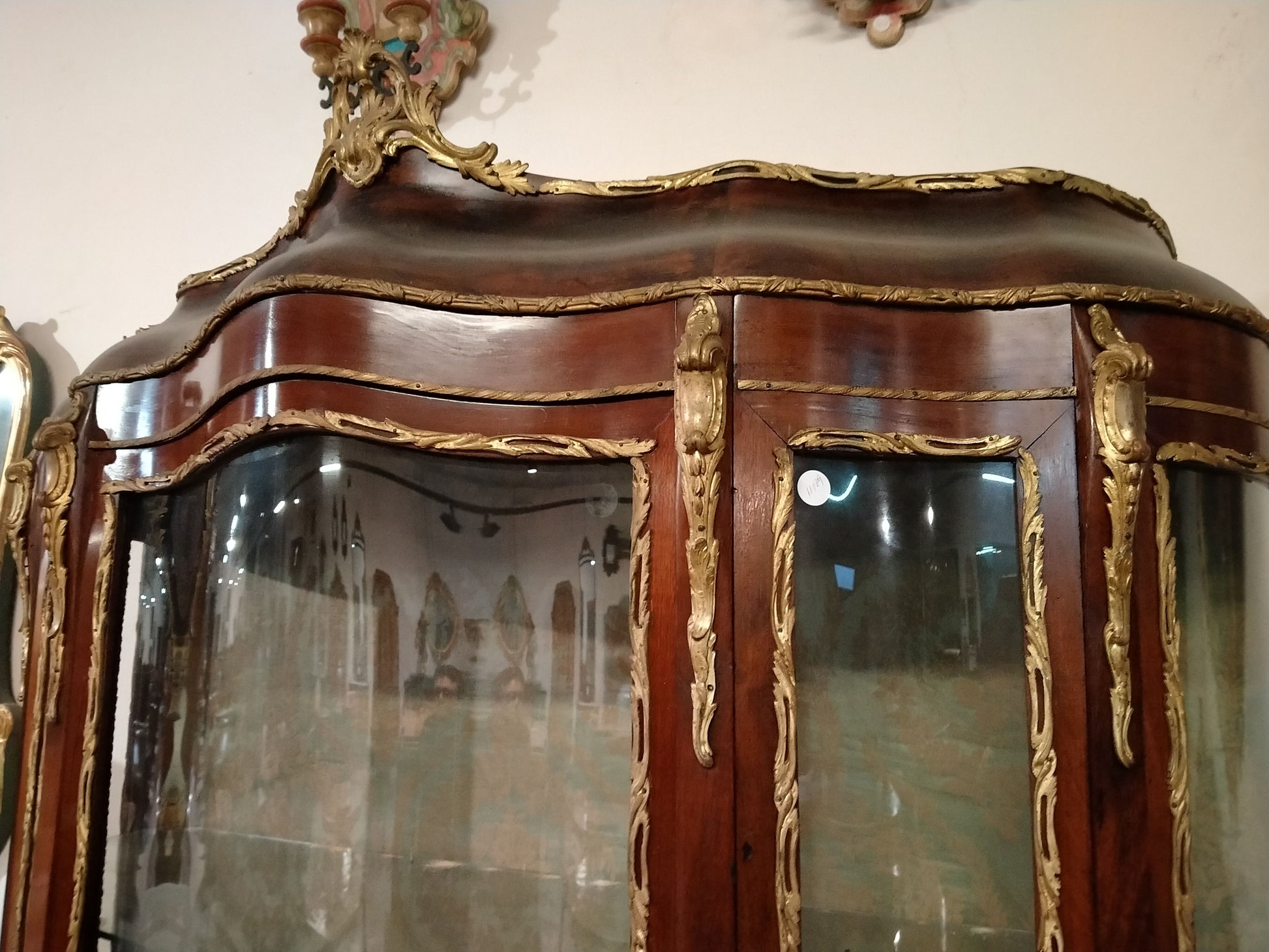 Antica vetrinetta francese Vernis-Martin del 1800 con pitture e bronzi