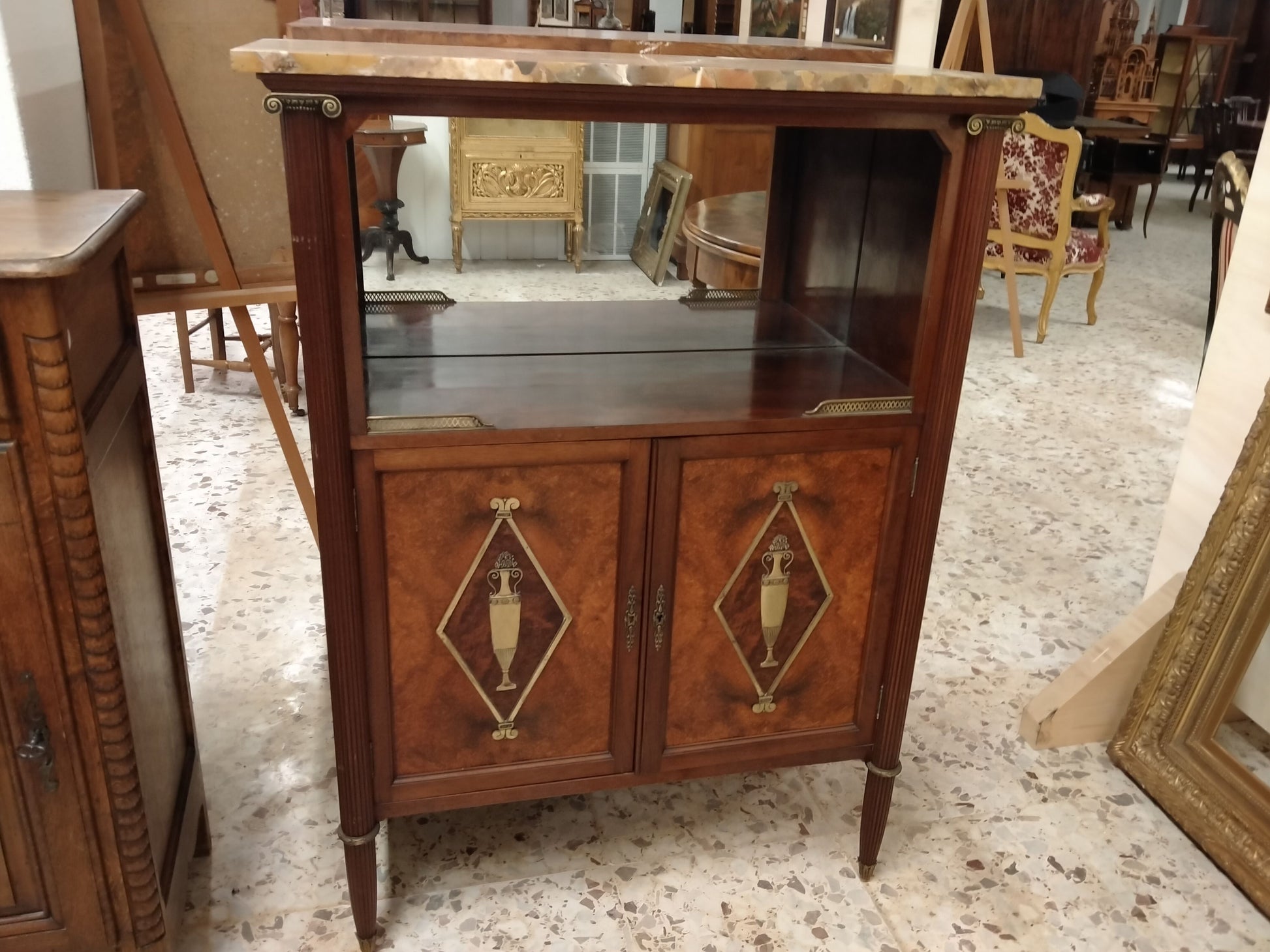 Credenzino francese del 1800 in mogano con specchio