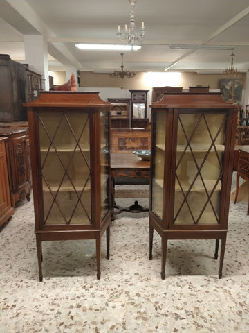 Pair of antique English mahogany display cabinets from the 1800s, Victorian style