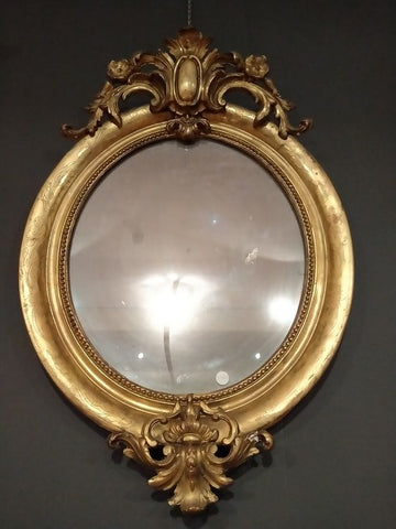 Miroir ovale français ancien des années 1800 en bois doré avec cymatium
