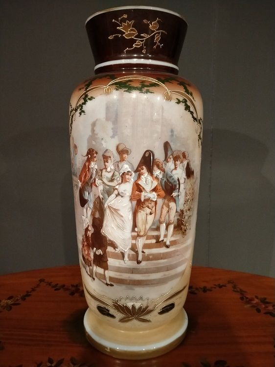 Coppia di antichi vasi francesi del 1800 in vetro opaline dipinti