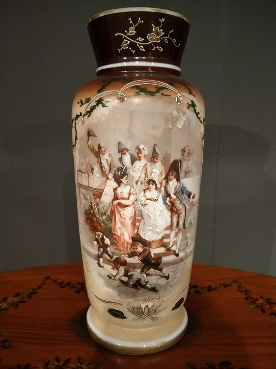 Coppia di antichi vasi francesi del 1800 in vetro opaline dipinti