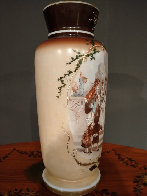 Coppia di antichi vasi francesi del 1800 in vetro opaline dipinti