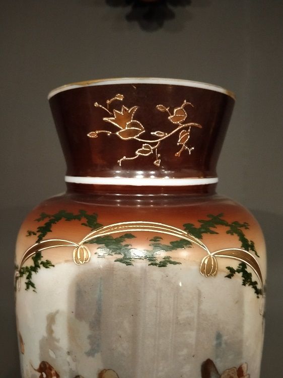 Coppia di antichi vasi francesi del 1800 in vetro opaline dipinti