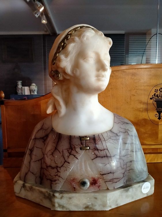 Antico mezzo busto di donna completamente in alabastro - Francia 1800