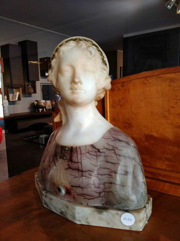 Demi-buste antique de femme entièrement en albâtre - France 1800