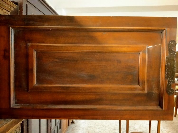 Antica credenza doppio corpo italiana, in noce intagliata rinascimento