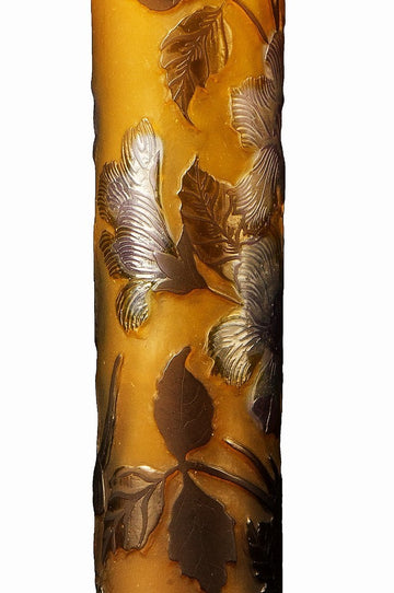 Vaso monofiore in vetro opaco tipo Gallé