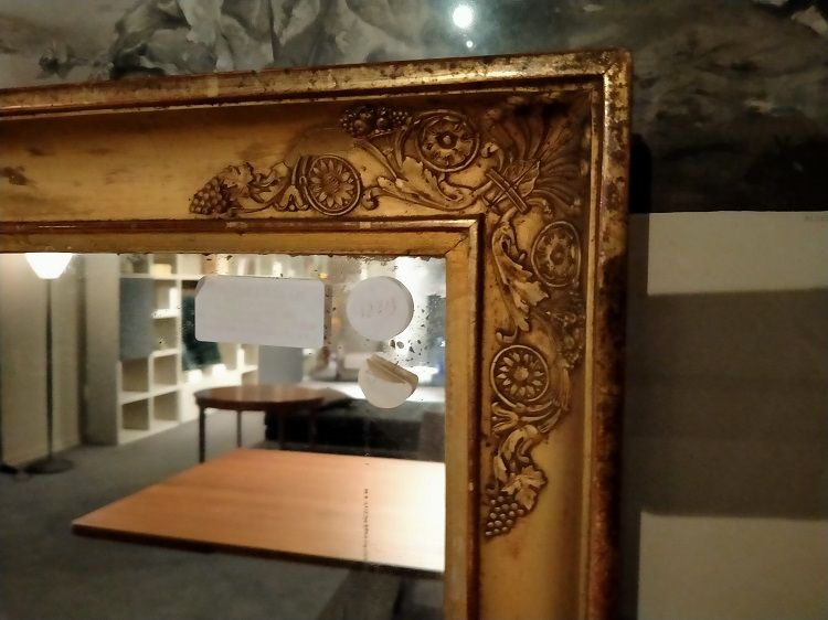 Antica specchiera francese Impero, doratura a foglia d'oro e intagli