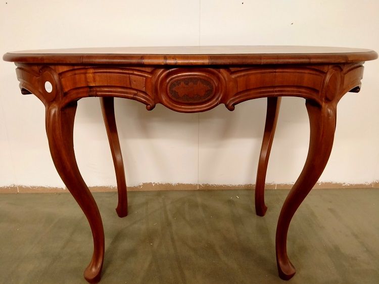Antico tavolino ovale in radica di noce stile Luigi Filippo del 1800