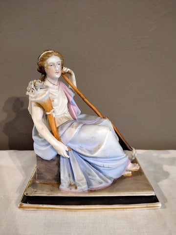 Coppia di statuine in porcellana Biscuit