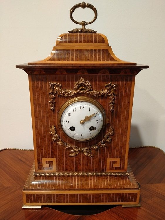 Antico orologio da tavolo del 1800 radica di olmo filetti di intarsio