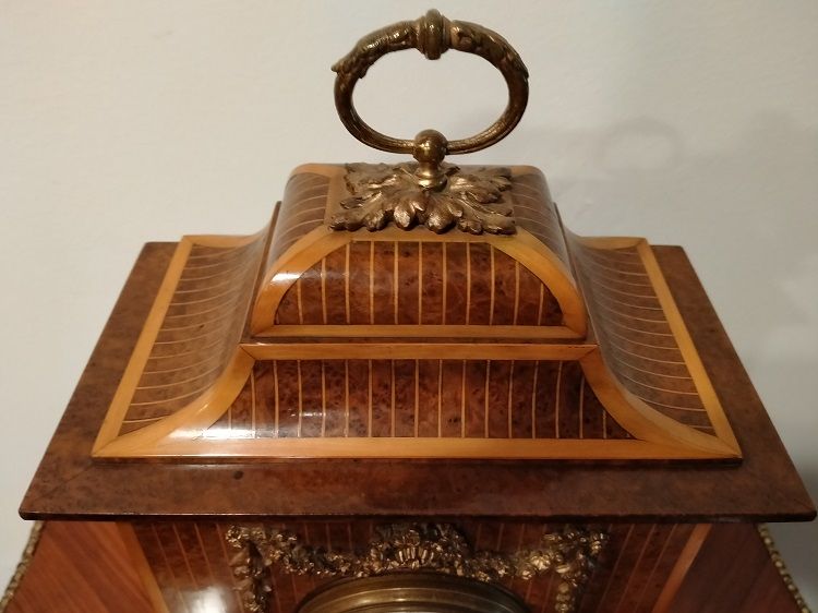 Antico orologio da tavolo del 1800 radica di olmo filetti di intarsio