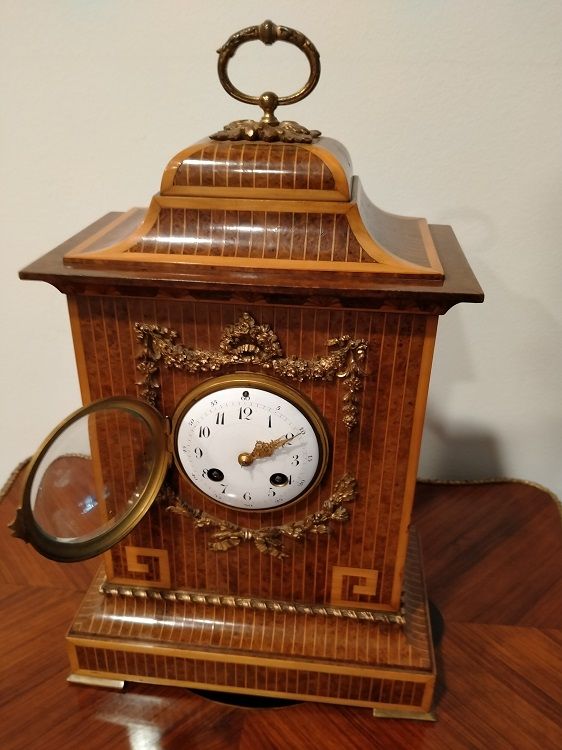 Antico orologio da tavolo del 1800 radica di olmo filetti di intarsio