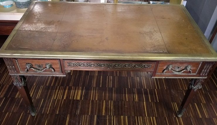Antica scrivania francese del 1800 stile Luigi XVI in mogano e bronzi