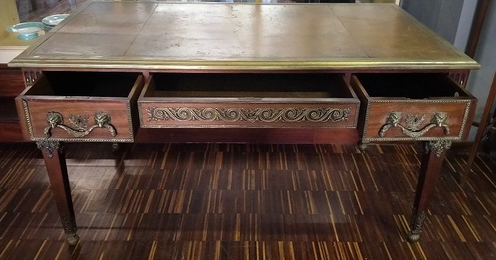 Antica scrivania francese del 1800 stile Luigi XVI in mogano e bronzi