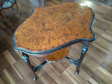 Tavolino inglese ovale smerlato in mogano e radica di noce