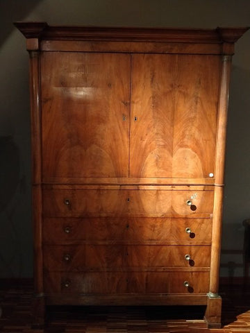 Grande armoire de style Empire français du 19ème siècle en acajou avec tiroirs