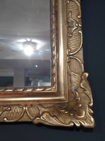 Miroir italien ancien du 19ème siècle, doré et sculpté de cymatium