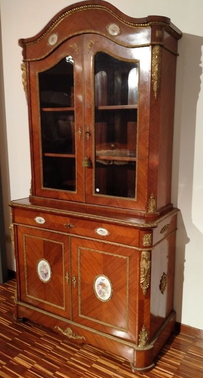 Antica splendida vetrina francese del 1800 con porcellana di Sevres